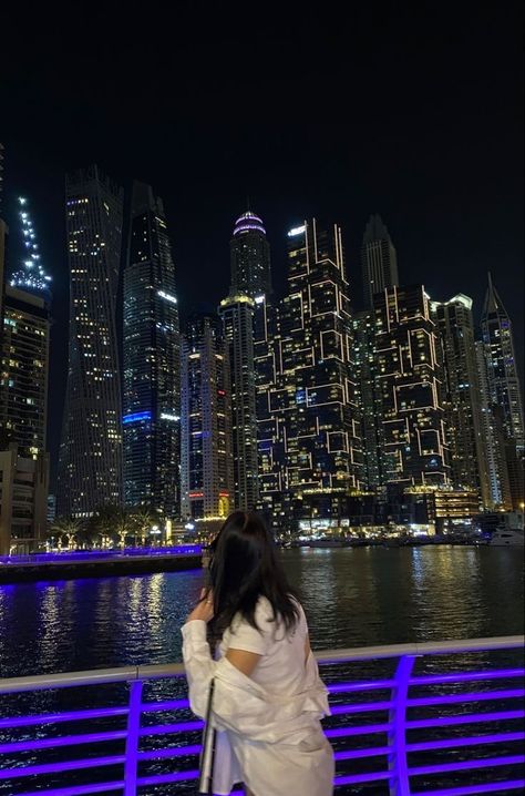 Dubai Asthetic Picture, Black Women In Dubai, Dubai Travel Aesthetic, Dubai Girl Aesthetic, Pretty Places To Travel, Travel Aesthetic Dubai, Rich Places, Travel Life Aesthetic, Life Style Luxury