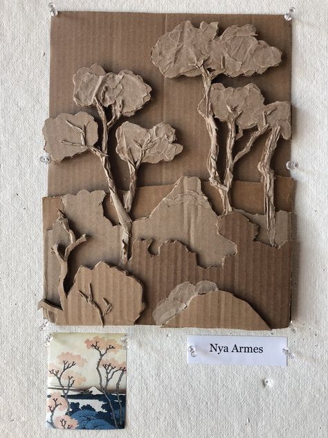 Cardboard Relief, Vika Papper, Cardboard Sculpture, Cardboard Cutout, Cardboard Art, Relief Sculpture, Paper Towel Roll Crafts, School Art Projects, Middle School Art