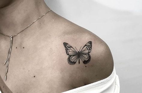 A Butterfly Tattoo, Butterfly Wrist Tattoo, Butterfly Tattoo On Shoulder, Butterfly Tattoo Meaning, Ring Finger Tattoos, Tattoo Butterfly, Butterfly Tattoos For Women, Inspiration Tattoos, Initial Tattoo