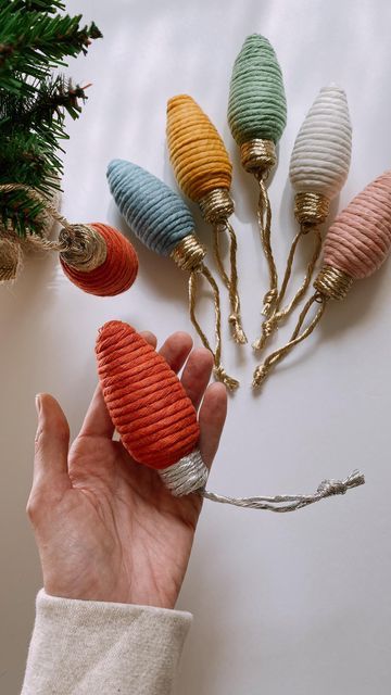 Diy Christmas Light Bulb Ornaments, Fiber Art Christmas Ornaments, Macrame Christmas Bulbs, Christmas Crafts At Home, Crafts Using Tulle, Diy Burlap Christmas Ornaments, Christmas Tree Homemade Ornaments, Old Christmas Lights Repurpose, Crafting To Sell