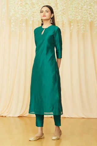 Plain Green Kurti Design, Plain Kurta Sets For Women, Chudi Designs, Diy Dressing, Plain Kurti Designs, Collar Kurti, Plain Kurta, Plain Kurti, Pakistani Kurta