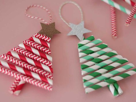 Kerstversiering knutselen - De 12 leukste zelfgemaakte hangers voor in de boom Calendar Advent, Handprint Christmas, Christmas Crafts For Kids To Make, Paper Plate Crafts, Toddler Christmas, Christmas Ornament Crafts, Christmas Cards To Make, Ornament Crafts, Christmas Crafts For Kids