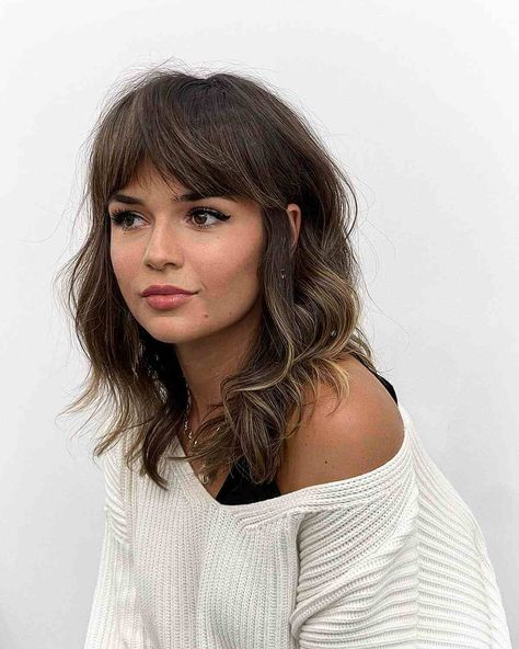 Medium Layered Haircuts For Thick Hair Shaggy Hairstyles, Front Bangs Layered Hair, Short Bangs Face Frame, Frame Bangs Medium Hair, Soft Haircuts For Women, Chic Bangs Hair, A Line Long Bob With Bangs, Two Color Hair With Bangs, Face Framing With Fringe