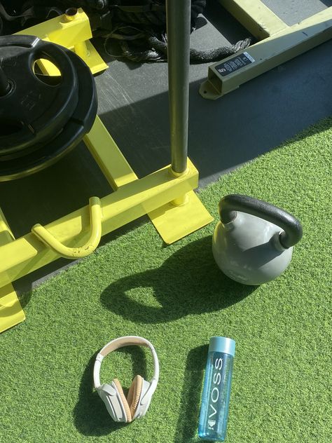 Exercise Equipment Aesthetic, Working Out Green Aesthetic, Outdoor Gym Aesthetic, Green Sports Aesthetic, Outdoor Fitness Aesthetic, Green Exercise Aesthetic, Workout Green Aesthetic, Gym Photo Aesthetic, Fitness Training Aesthetic