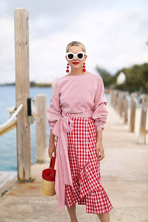 Trending Tuesday: Gingham — Southern New Yorker Diy Outfits, Blair Eadie, Look Rose, Stil Inspiration, Looks Street Style, Spring Fashion Trends, Pink Outfits, Fashion Weeks, Looks Style