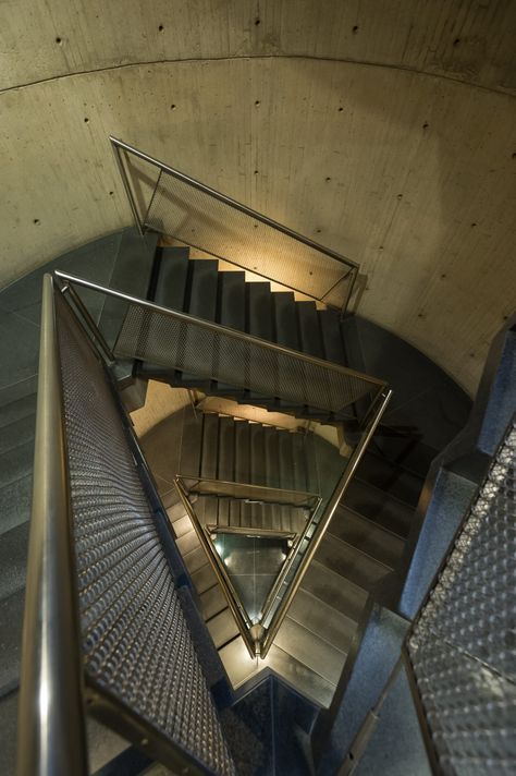 Yale University Art Gallery, Circular Stairs, Louis Kahn, New Haven Ct, Take The Stairs, Yale University, Interior Stairs, Unique Architecture, Stairway To Heaven