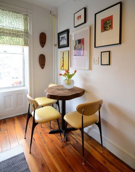 Small Space Style: 15 Inspiring Tiny New York City Homes Breakfast Nook Decor, Modern Apartment Decor, Hgtv Star, Trendy Apartment, Space Apartments, Space Style, Nyc Apartment, Small Dining, Small Room