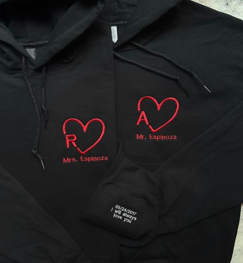 If they sent this to you, they wanna get matching hoodies🤭💕 Which one would you get?💖 This gift is something they will wear forever & when they wear it they’ll be reminded of how much love & appreciation you have for them🫶🏼 SHOP NOW~Link in bio<3 ~~ #anniversary #anniversarygift #gift #embroiderymachine #embroidery #custominitials #asmr #embroideryasmr #SmallBusiness #bfgiftideas #gfgiftideas #boyfriendgiftideas #girlfriendgiftideas #matchingcouplesoutfits #matchingcouples #matchingcoup... 3 Anniversary, Matching Hoodies For Couples, Matching Hoodies, Bf Gifts, Couples Hoodies, I Love My Girlfriend, Embroidered Bag, Matching Gifts, Custom Initials