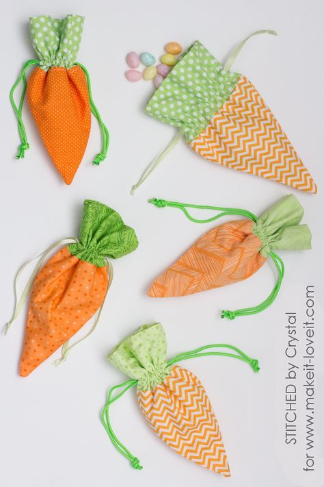 How cute are these little carrot drawstring bags by Crystal of #StitchedbyCrystal! She's over at the Make It and Love It blog sharing a fun and fast tutorial. They're a great scrap buster project because you only need a little bit of fabric and some ribbon to make them!   For the full tutorial, please visit: http://www.makeit-loveit.com/2017/03/sew-carrot-treat-bag-easter.html Diy – Velikonoce, Diy Sy, Spring Sewing, Easter Carrots, Beginner Sewing Projects Easy, Pola Sulam, Patchwork Quilting, Leftover Fabric, Sewing Projects For Beginners