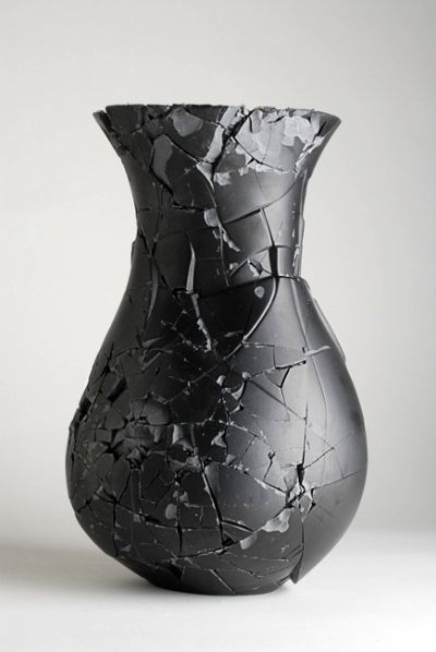 Do Break vase by Frank Tjepkema & Peter van der Jagt Broken Vase, Mid Century Pottery, Ap Art, Arte Pop, Mean It, Art Themes, Ceramic Clay, Simply Beautiful, Wabi Sabi