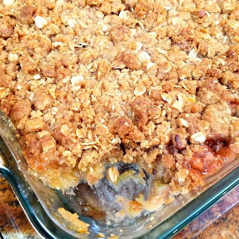 Rhubarb Crunch Rhubarb Crumble Recipe, Rhubarb Crunch, Rhubarb Crumble Recipes, Rhubarb Recipes Crisp, Fruit Desserts Easy, Crunch Recipe, Strawberry Rhubarb Crisp, Rhubarb Desserts, Rhubarb Crisp