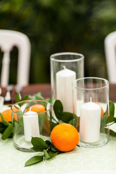 Costa Rica Citrus Inspired Wedding - Every Last Detail Mandarin Orange Centerpiece, Simple Wedding Luncheon Ideas, Clementine Centerpiece Simple, Orange Centerpiece Ideas, Citrus Tablescape Wedding, Oranges Centerpiece Ideas, Centerpieces With Oranges, Clementine Centerpiece, Citrus Centerpiece Ideas