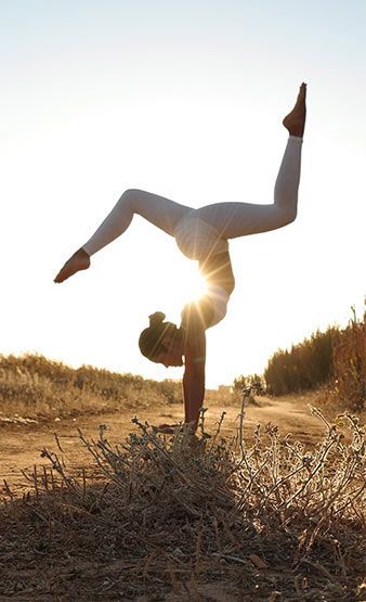 Yoga Foto's, Yoga Inspiration Photos, Frases Yoga, Photo Yoga, Kimberly Snyder, Yoga Poses Photography, Yoga Photoshoot, Ashtanga Vinyasa Yoga, Yoga Handstand