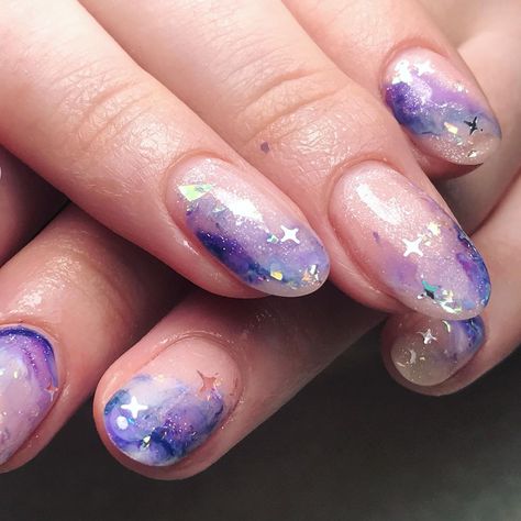 Short Nails Galaxy, Galaxy Almond Nails, Coldplay Concert Nails, Outer Space Nail Designs, Coldplay Inspired Nails, Nails Space Design, Coldplay Nail Art, Galaxy Gel Nails, Pastel Galaxy Nails