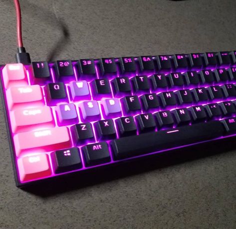 Mechanical gaming keyboard design. Custom RGB keyboard aesthetic. Keyboard Gaming Aesthetic, Pc Keyboard Aesthetic, Gaming Keyboard Aesthetic, Mechanical Keyboard Aesthetic, Keyboards Aesthetic, Custom Keyboard Keycaps, Purple Rgb, Led Keyboard, Keyboard Aesthetic