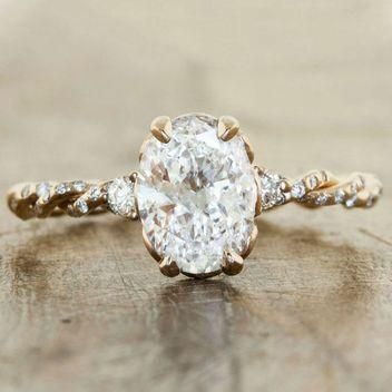 A twisted band gives this engagement ring a natural, rustic feel (the oval diamond would work in any setting, any time, any place) Vintage Style Engagement Rings, Oval Engagement, Mod Wedding, Wedding Rings Vintage, Engagement Rings Oval, Bling Rings, Queen Victoria, Vintage Engagement, Dream Ring