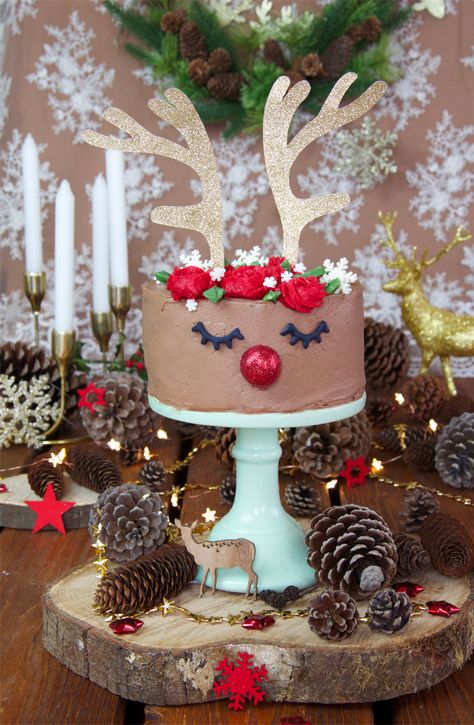 Tarta reno de Navidad para sorprender a nuestros invitados Tacky Christmas Party, Reindeer Cakes, Christmas Dessert Table, Christmas Decorations Centerpiece, Christmas Yard Art, Navidad Christmas, Chic Christmas, Sweet Christmas, Christmas Frames