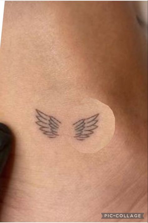 Angel Wings Stick And Poke, Small Angel Wing Tattoos For Women, Tiny Wing Tattoo, Tiny Angel Wing Tattoo, Fine Line Angel Wings Tattoo, Tiny Angel Tattoo, Angel Wing Finger Tattoo, Bum Tattoo Women, Small Angel Wing Tattoo