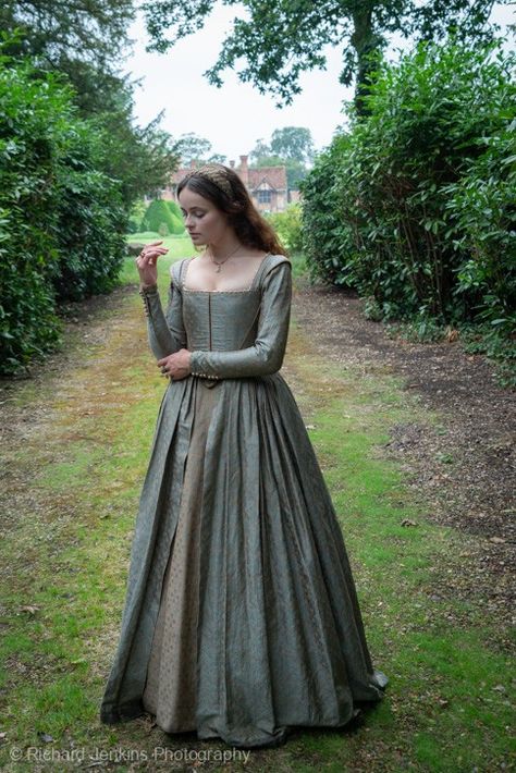 1700s Princess Dress, 1500 Outfits, Period Piece Dresses, 1700 Dresses Gowns, 1600s Fashion Peasant, Midevil Dresses Princesses, Medival Dresses Aesthetic, 13th Century Clothing Women, Middle Age Dress