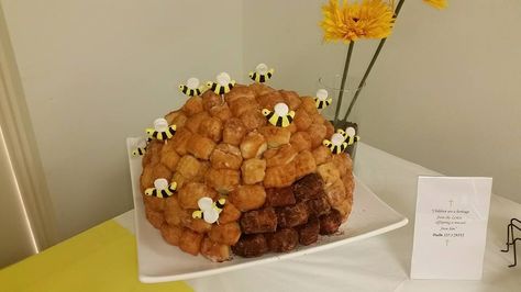 Beehive (donut holes) Donut Hole Beehive, Party Hosting, Mommy To Bee, Donut Holes, Bee Crafts, Entertaining Ideas, 4th Birthday Parties, Party Entertainment, Host A Party