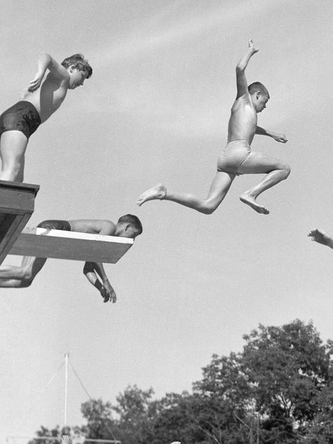 Vintage swimming photo retro summer wall art black and white | Etsy Vintage Summer Pictures, Swimming Pool Family Photoshoot, 50s Alien, Swim Team Aesthetic, House Decor Retro, Song Collage, Retro Swimmer, Swimming Pool Photography, Vintage Swimmer