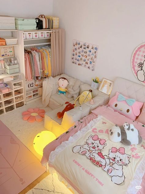 Ghibli Bedroom, Comfortable Bedroom Decor, Small Room Makeover, Cute Diy Room Decor, Hiasan Bilik, Dekorasi Kamar Tidur, Pastel Room, Pinterest Room Decor, Study Room Decor