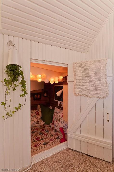 30 Hidden Kids Space For Indoors And Outdoors | HomeMydesign Gömda Rum, Cool Secret Rooms, Hangout Room, Secret Room, Luxe Design, Cozy Spaces, Hidden Rooms, Creative Bedroom, Girl Bedroom Designs