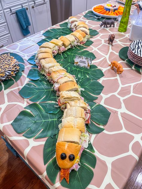 Jungle Buffet Ideas, Jungle Theme Bday Decoration, Safari Shower Food, Food Shaped Like Animals, Safari Animal Party Food, Jungle Safari Birthday Party Food, Wild Jungle Theme Party, Animal Veggie Tray Ideas, Lion King Inspired Food