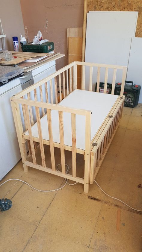 Colecho Ideas, Wooden Baby Cot, Baby Crib Designs, Wooden Baby Crib, Luxury Baby Room, Baby Crib Diy, Crib Design, Wooden Cribs, Diy Crib