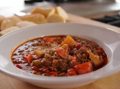 Hamburger Soup recipe from Ree Drummond via Food Network Hamburger Soup Recipe, Ree Drummond Recipes, Hamburger Soup, Vegetable Beef Soup, Food Network Canada, Spinach Soup, Pioneer Woman Recipes, Ree Drummond, Beef Soup