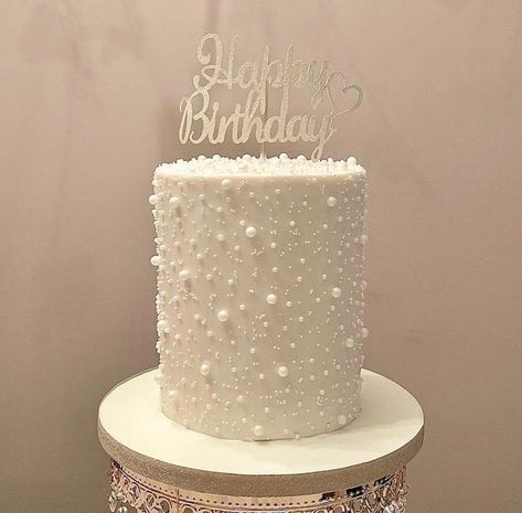 Chia Seed Breakfast, Golden Birthday Cakes, Small Birthday Cakes, Decorate A Cake, 18th Cake, 18th Birthday Decorations, 21st Bday Ideas, Vintage Birthday Cakes, Pearl Cake