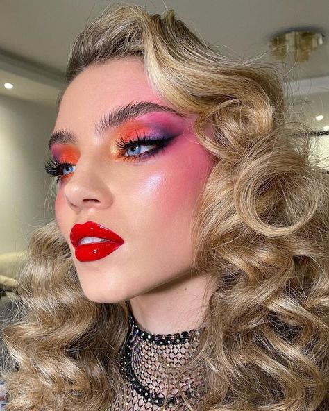 Nikki_Makeup on Instagram: “Bright colours & blinding highlights 💫 @daisyjelley #comingsoon Hair @lukepluckrose Styling @nazaninshahnavaz #nikki_makeup” Party Make-up, Drag Make-up, Neon Makeup, Bright Makeup, Barbie Makeup, Photoshoot Makeup, Bold Makeup, Creative Makeup Looks, Trendy Makeup