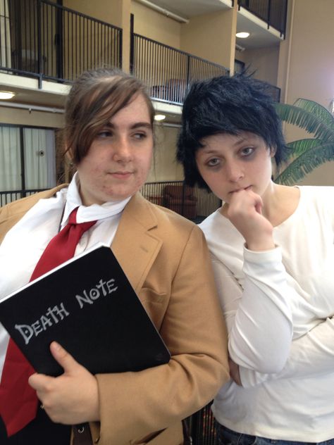 L and fem!Light Yagami Cosplay @TheMusicNinja29 Light Yagami Genderbend, Fem Light Yagami, Light Yagami Cosplay, L Cosplay, Sock Crafts, Light Yagami, Roblox Funny, L And Light, Halloween