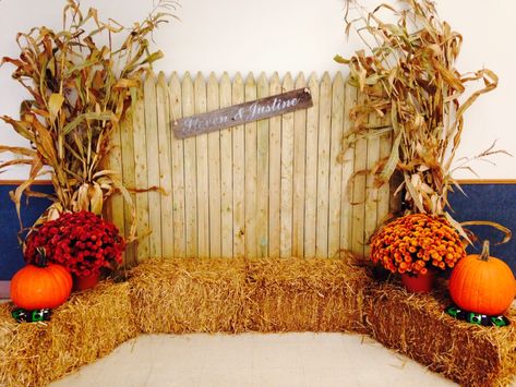 5 Awesome Fall Wedding Themes You Cannot Miss! #smallwedding  #wedding    #photography   #weddingday  #fitness Fall Festival Booth, Fall Photo Booth, Fall Festival Games, Halloween Fotos, Fall Backdrops, Fall Harvest Party, Fall Carnival, Festival Games, Harvest Fest