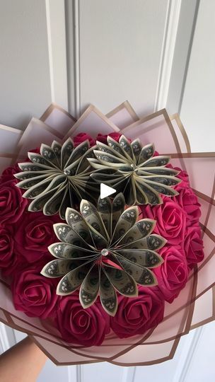 Money Bouquets, Coquette Diy, Heart Full Of Love, Cake Bouquet, Money Rose, Diy Graduation Gifts, Trending Crafts, Money Flowers, Money Cake