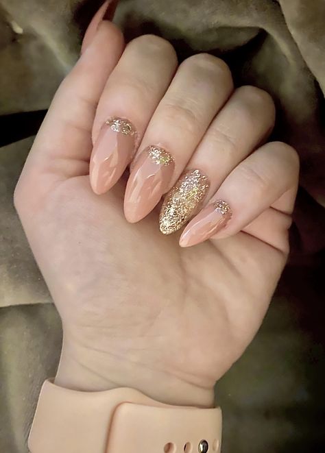 Gel Polish For Wedding, Nails For Shaadi, Nude Pink Nails With Glitter, Nude Bridal Nails, Formal Nails Classy, Matric Nails, Bridal Nails Almond Shape, Gold And Nude Nails, Banquet Nails