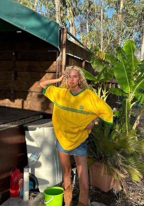 Yellow Spring Outfit, Aesthetic Cowgirl Boots, Yellow Outfit Aesthetic, Brazil Outfit, Soccer Jersey Outfit, Outfit Verano, Soccer Tees, Jersey Outfit, Yellow Outfit