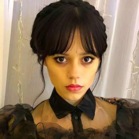 Jenna Ortega Wednesday Addams Makeup, Wensday Adams Hair, Wednesday Dance Makeup, Wendsday Hairstyle, Wednesday Updo, Wednesday Adams Hairstyle, Jenna Ortega Portrait, Wendsday Adams Makeup, Wednesday Haircut