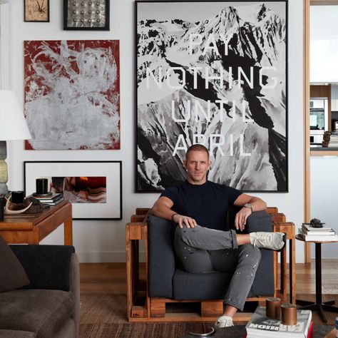 Interior designer Robert Stilin welcomes Cultured into his modern—yet warm—New York home, filled to the brim with a collection of eclectic artworks. Robert Stilin, Eclectic Artwork, New York Homes, Time Art, Custom Upholstery, Elegant Homes, Elle Decor, Design Firms, 인테리어 디자인