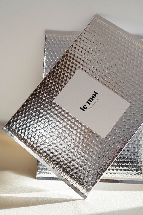 silver big envelope Packaging Envelope, Retail Store Interior Design, Silver Packaging, Modern Packaging, Packaging Ideas Business, Clothing Packaging, Fashion Packaging, Beauty Marketing, Branding Design Packaging