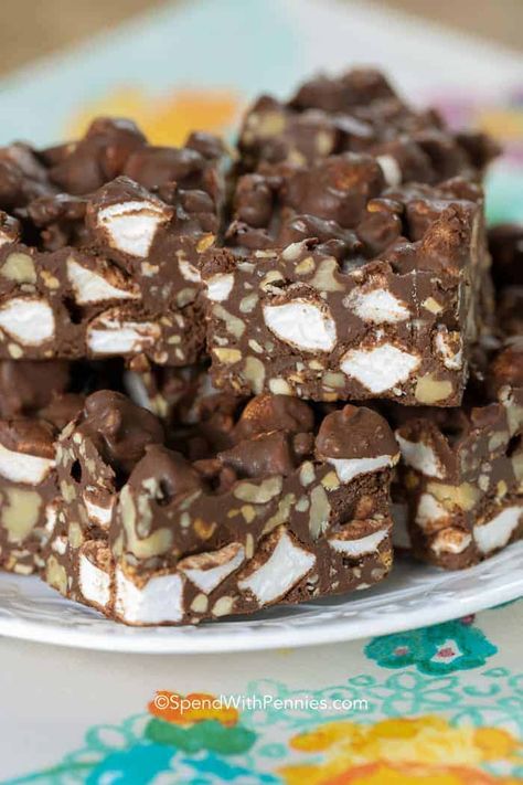 he Rocky Road Squares, Easy Rocky Road Recipe, Marshmallow Dessert Recipes, Easy Rocky Road, No Bake Fudge, Rocky Road Fudge, Rocky Road Recipe, Easy Bar Recipes, Fudge Recipes Chocolate