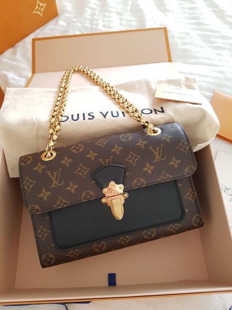 Tas Celine, Tas Louis Vuitton, Sac En Cuir Diy, Tas Lv, Sac Louis Vuitton, Expensive Bag, Trendy Purses, Luxury Bags Collection, Produk Apple