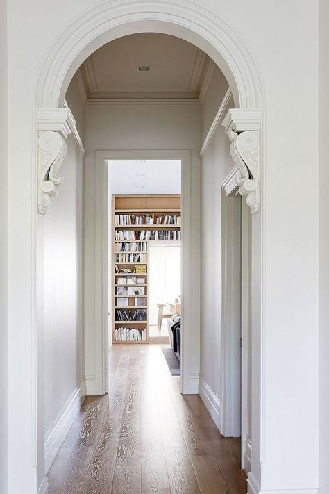 Victorian House Makeover Turns It Into Modern Beauty Victorian Terrace Interior, Entrance Corridor, Modern Victorian, Victorian Terrace, Design Seeds, Design Del Prodotto, White Rooms, Style At Home, Vintage Modern