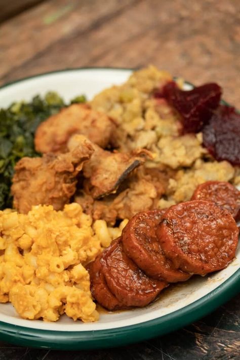 Vegan Thanksgiving Bowl, Soulful Thanksgiving Dinner, Meatless Soul Food Recipes, Southern Vegetarian Meals, Soul Food Thanksgiving Dinner Ideas, Best Vegan Thanksgiving Recipes, Black Vegan Soul Food Recipes, Meatless Thanksgiving Recipes, Vegan Thanksgiving Entree