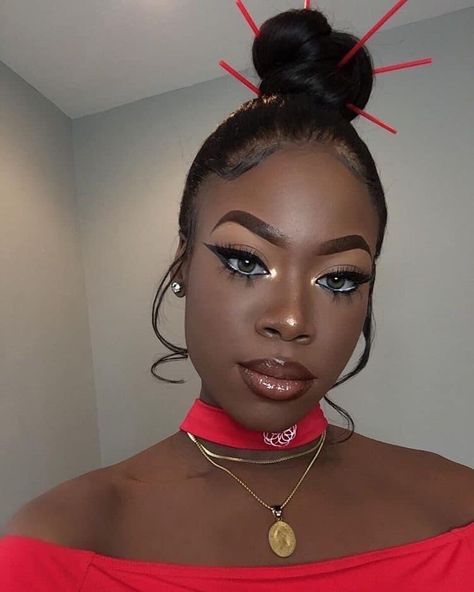 Chun Li Hairstyle, Black Women Makeup, Dark Skin Beauty, Chun Li, Dark Skin Makeup, American Woman, Makeup For Black Women, Lashes Makeup, Flawless Makeup