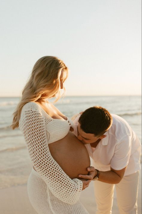 Boat Maternity Photos, Maternity Photoshoot At The Beach, Maternity Pictures Beach Couple, Beach Maternity Photos With Dog, Two Piece Maternity Outfit Photoshoot, Bed Maternity Pictures, Pregnant Beach Pictures, Maternity Photo Shoot Beach, Pregnancy Shoot Beach