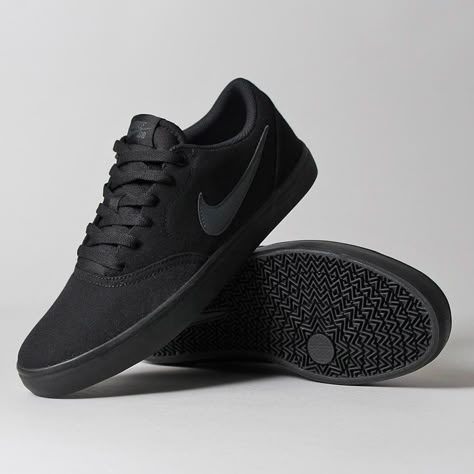 Cool Nike Shoes Men, Snikers Shoes Men, Black Shoes Outfit Men Casual, Nike Black Shoes, Canvas Shoes Outfit, Black Nike Sneakers, Nike Sb Shoes, Sneakers Outfit Men, Black Nike Shoes