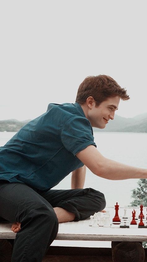 Dream Moon, Robert Pattinson Twilight, Robert P, Robert Douglas, Twilight Edward, Twilight Photos, Cute Lockscreens, Twilight Film, Edward Bella