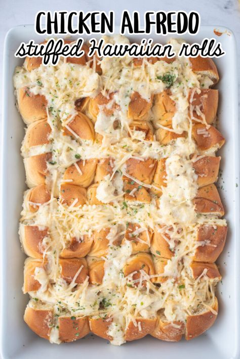 Dinner Ideas With Hawaiian Rolls, Easy Dinner Ideas With Hawaiian Rolls, Meals With Wraps, Dinner With Hawaiian Rolls, Dinner Recipes Using Hawaiian Sweet Rolls, Kings Hawaiian Recipe Ideas, Chicken Alfredo Sliders, Chicken Alfredo Sandwich, Hawaiian Roll Dinner Ideas