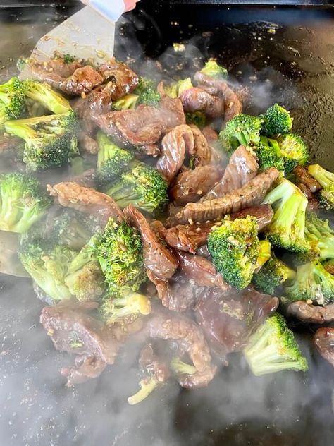 Beef And Broccoli On The Blackstone, Black Stone Beef And Broccoli, Blackstone Beef And Broccoli, Beef Stir Fry On Blackstone Griddle, Blackstone Meals, Beef And Broccoli Sauce, Chinese Brown Sauce, Chinese Beef And Broccoli, Griddle Cooking Recipes